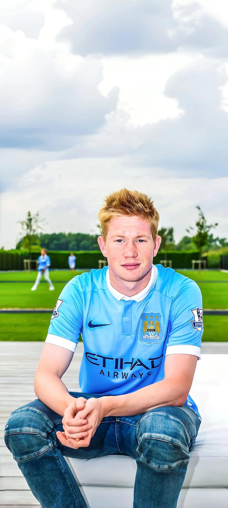 孔帕尼：给迪亚斯放了假和家人聚聚；明天赢球就接近锁定前八