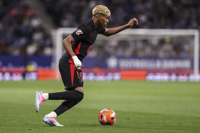 记者：阿贾克斯正接触前狼堡主帅西莫尼斯，视为海廷加继任者